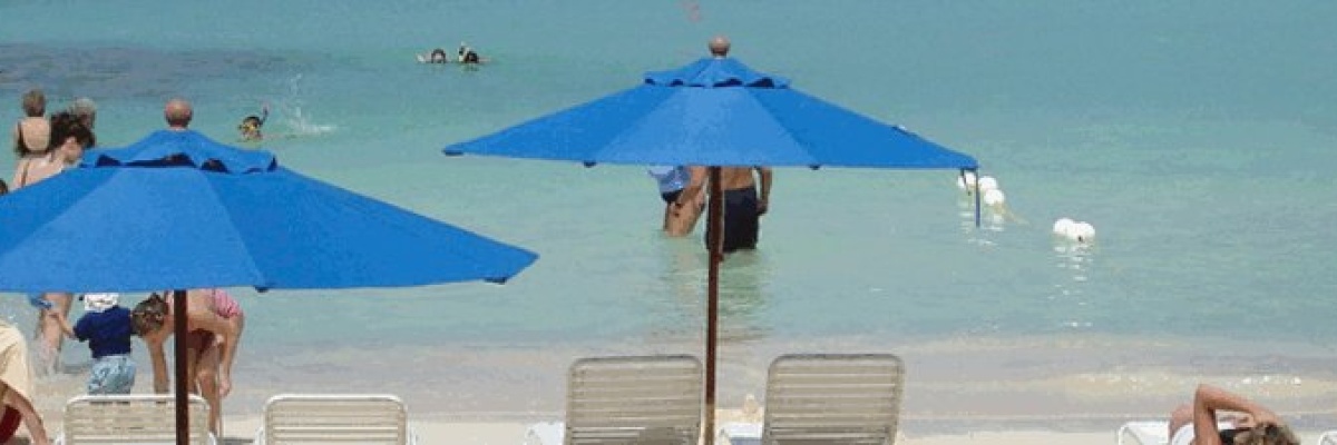 Heavy Duty Market Umbrellas at the beach - Blue